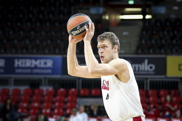 Με Βεζένκοφ στην Ιταλία ο Ολυμπιακός