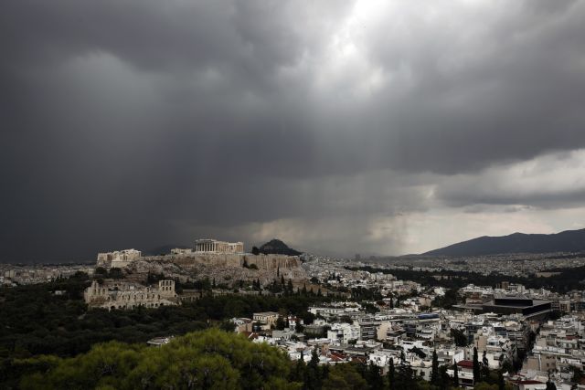 Χαλάει ο καιρός: Πτώση θερμοκρασίας - Πού αναμένονται βροχές, καταιγίδες και χαλάζι