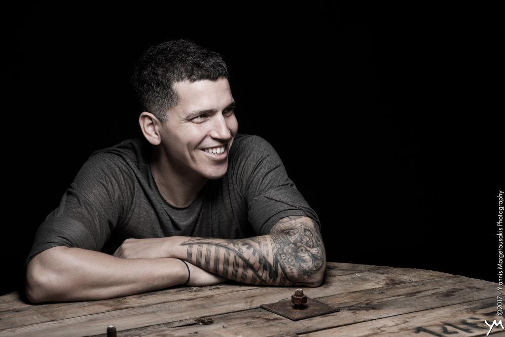 Με νέα μουσική πρόταση ο Θοδωρής Νικολάου στη Σφίγγα