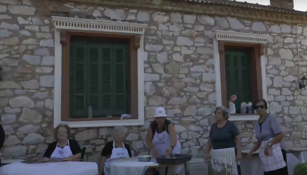 Τρίκαλα: Παρασκεύασαν πίτα πέντε μέτρων