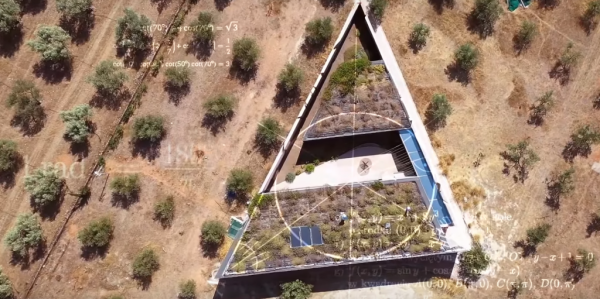 Το τριγωνικό «πυθαγόρειο» σπίτι στην Κορινθία