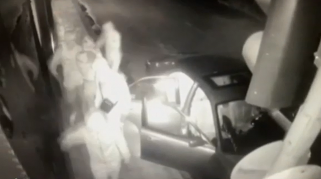 Βίντεο ντοκουμέντο από την στιγμή της διάρρηξης… με αυτοκίνητο