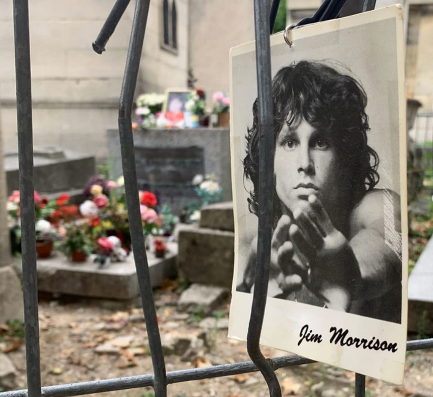 Τζιμ Μόρισον: Οι περίεργες «τελετές» στον τάφο του