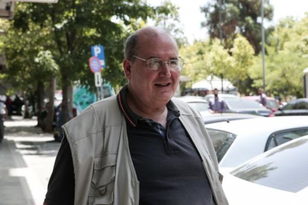 Πυρά Φίλη κατά Κεραμέως για τη σημαία: Μετατρέπει το εθνικό σύμβολο σε φορέα διχασμού