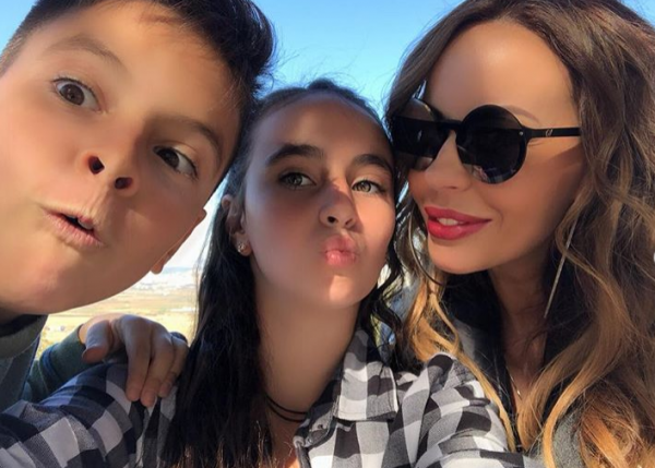 Ιωάννα Λίλη – Θοδωρής Ζαγοράκης: Δείτε την τρυφερή φωτογραφία με τα παιδιά τους