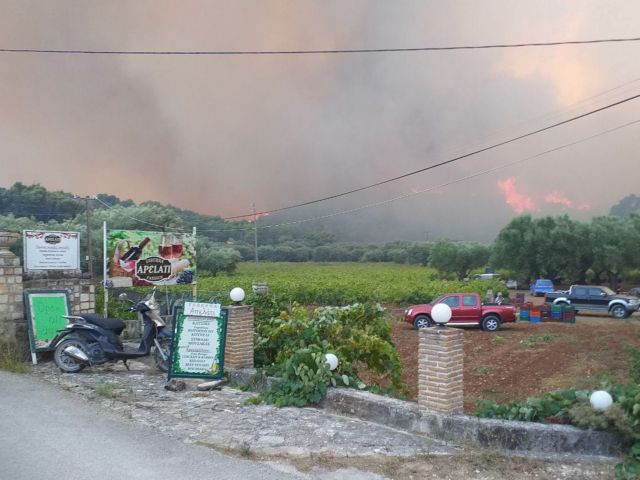 Συγκλονιστική εικόνα: Οι καπνοί στη Ζάκυνθο φαίνoνται από το διάστημα