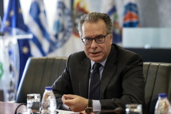 Κουμουτσάκος : Παραλάβαμε 75.000 εκκρεμείς αιτήσεις ασύλου