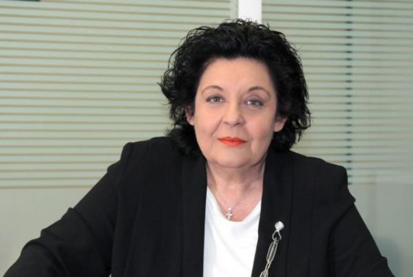 Κανέλλη για ταινία Βαρουφάκη : Προτιμώ να βγάλω βόλτα το σκύλο