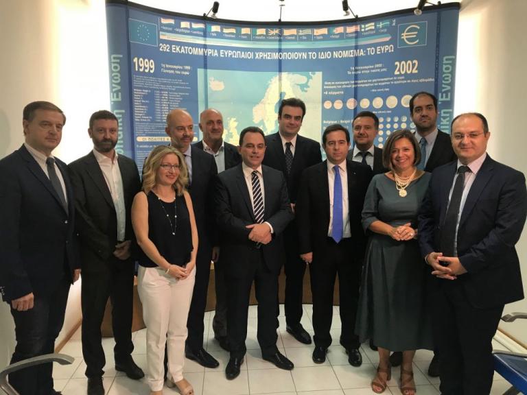 Αιφνιδιαστική επίσκεψη Μηταράκη σε κατάστημα του ΕΦΚΑ στο Κιλκίς