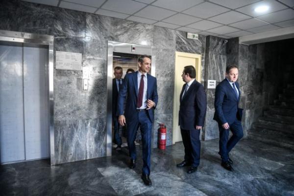 Στο υπουργείο Εργασίας ο Μητσοτάκης – Τα θέματα που θα συζητηθούν