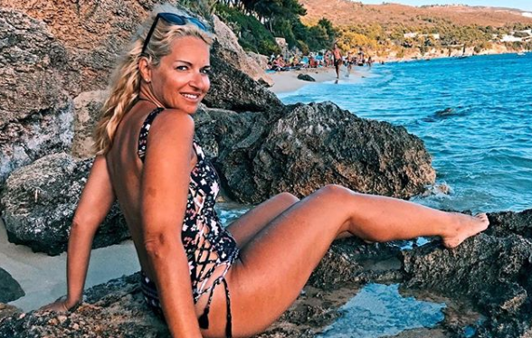 Μαρία Μπεκατώρου: Λάμπει στην αγκαλιά του συζύγου της