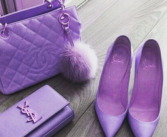 Το φθινόπωρο επιτάσσει ρούχα σε αποχρώσεις του μοβ