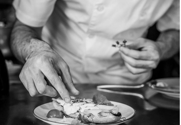 Θλίψη στη σόουμπιζ: Πέθανε διάσημος σεφ