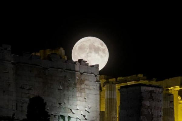 Έτοιμοι για Παρασκευή και 13 με πανσέληνο;