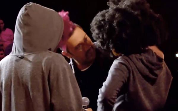 X-Factor : Φόρεσαν μάσκες, ξεκούφαναν τους κριτές και… συγκίνησαν τον Θεοφάνους