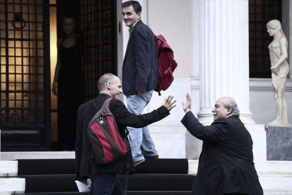 Ο «λαγός» Βούτσης, η fake αυτοκριτική και πώς ο ΣΥΡΙΖΑ έπαιζε με τα σπίρτα κι έκαψε τη χώρα