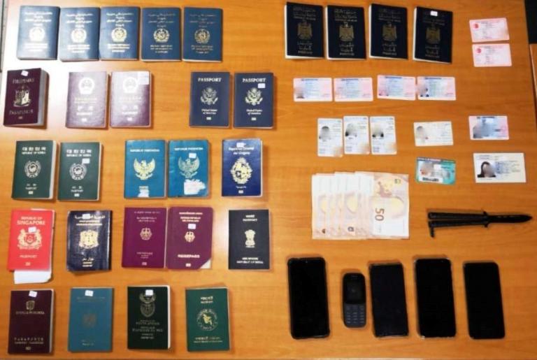 Τρεις συλλήψεις για διακίνηση πλαστών εγγράφων