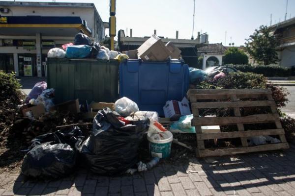 Με εντατικούς ρυθμούς η αποκομιδή σκουπιδιών σε Αθήνα – Θεσσαλονίκη