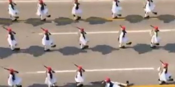 28η Οκτωβρίου : Η άτυχη στιγμή τσολιά στην παρέλαση