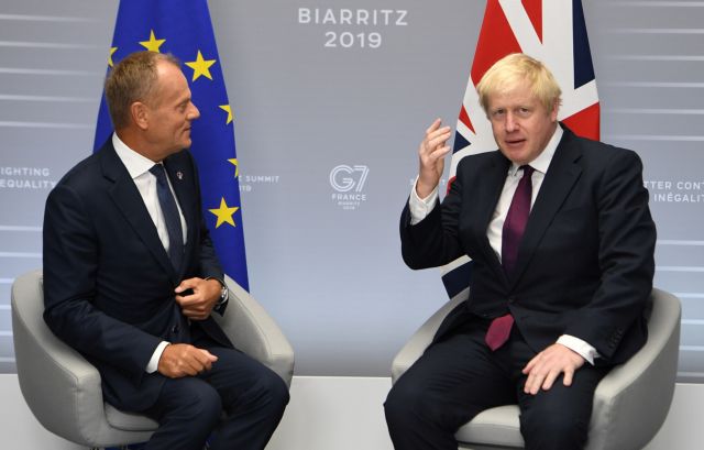 Brexit : Ο Τζόνσον αποδέχθηκε την «καταστροφική» νέα παράταση