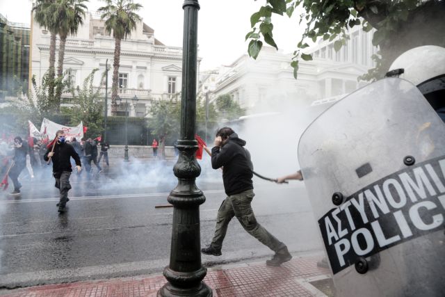 Επεισόδια στο φοιτητικό συλλαλητήριο στο κέντρο της Αθήνας