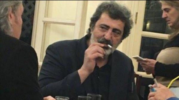 Και πάλι με τσιγάρο σε κλειστό χώρο ο Πολάκης