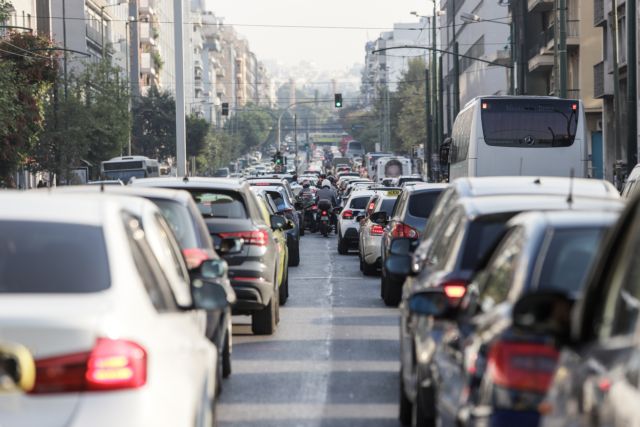 Αυξημένη κίνηση στους δρόμους της Αθήνας – Πού παρατηρούνται προβλήματα