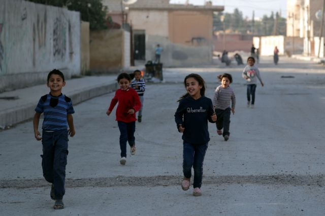 Συρία : Μικρά παιδιά απευθύνουν έκκληση να μην πέσουν στα χέρια του ISIS