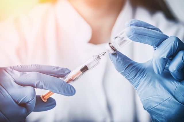 Ιός της γρίπης: Ποιοι πρέπει να εμβολιαστούν και πότε