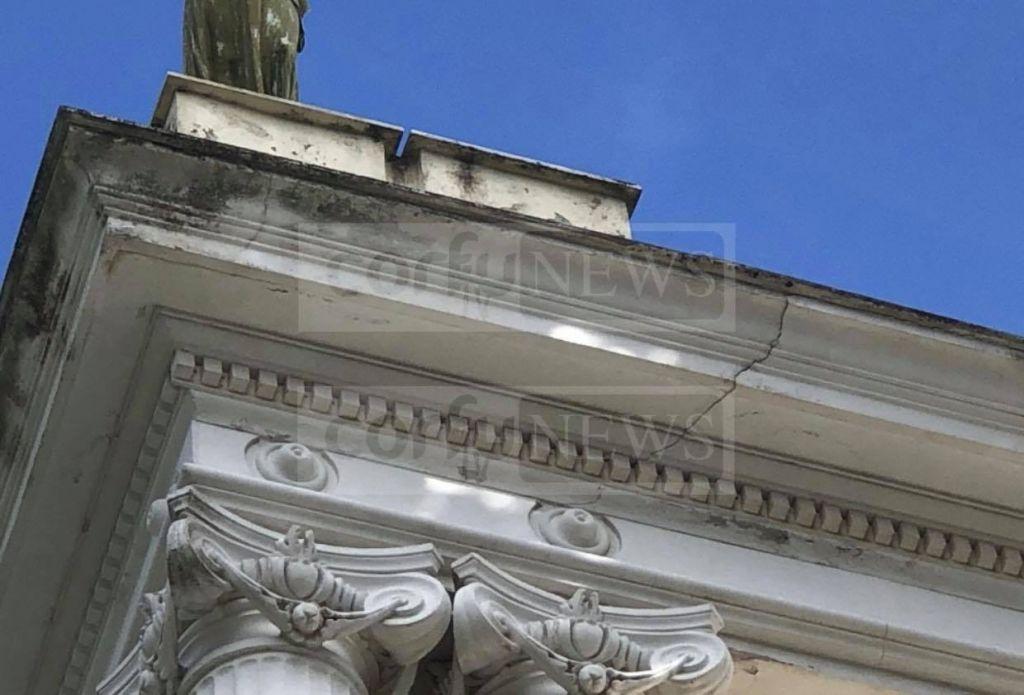 Αχίλλειο της Κέρκυρας : Αποκαρδιωτικές εικόνες με ρωγμές