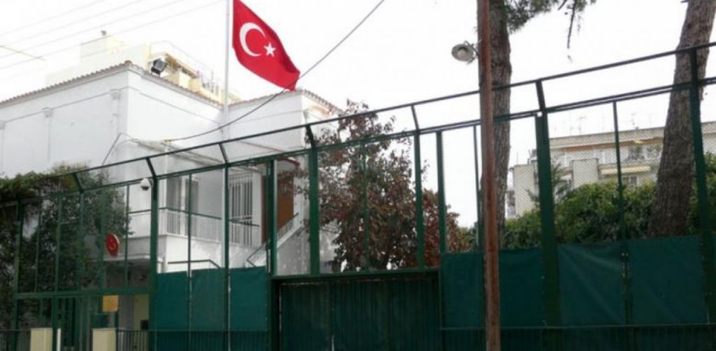 Θεσσαλονίκη: «Εισβολή» Ρουβίκωνα στο τουρκικό προξενείο