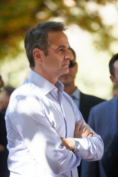 Τα… τέσσερα δάχτυλα του Μητσοτάκη