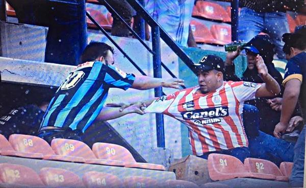 Τρομερά επεισόδια και διακοπή σε αγώνα στο Μεξικό