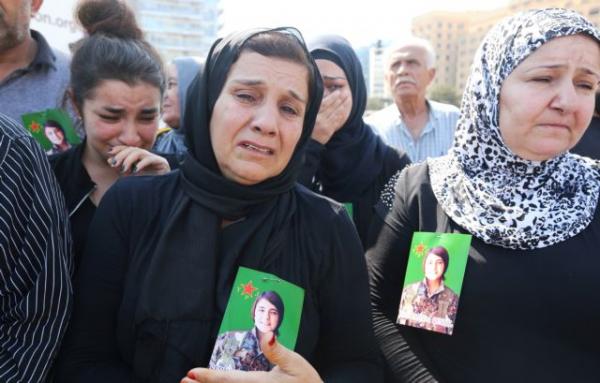 Συρία : Νέα φρικαλεότητα από συμμάχους του Ερντογάν – Ακρωτηριάζουν πτώμα Κούρδισσας