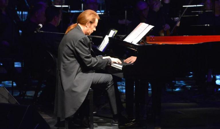 Ο Στέφανος Κορκολής μοιράζεται μαζί μας τις «Μουσικές του ιστορίες»