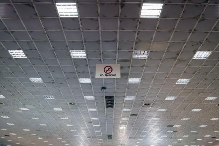 Αντικαπνιστικός νόμος: Έρχεται τριψήφιος αριθμός καταγγελιών για τους παραβάτες