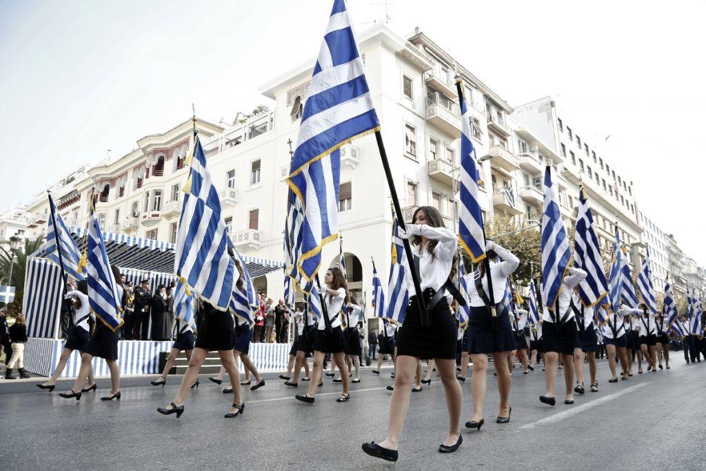 Κατατέθηκε στη Βουλή η τροπολογία για τη σημαία στα δημοτικά σχολεία | in.gr