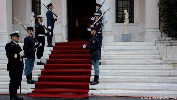 «Ο Μητσοτάκης στρώνει κόκκινο χαλί στους επενδυτές»