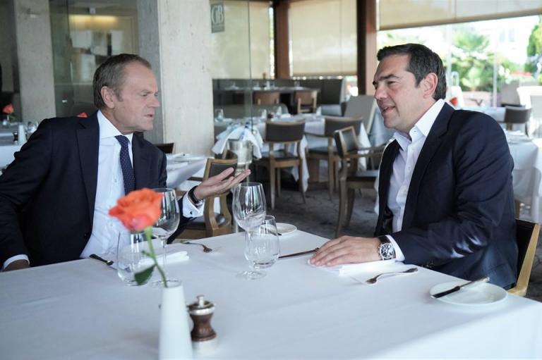 Γεύμα Τσίπρα – Τουσκ : Συζήτησαν για Τουρκία, προσφυγικό και Brexit