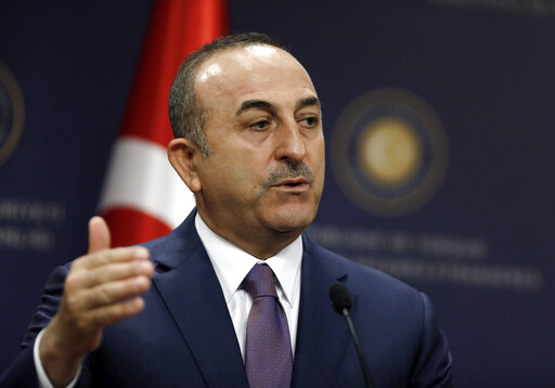 Τσαβούσογλου :  Η Τουρκία θα απαντήσει σε ενδεχόμενες αμερικανικές κυρώσεις για την εισβολή στη Συρία