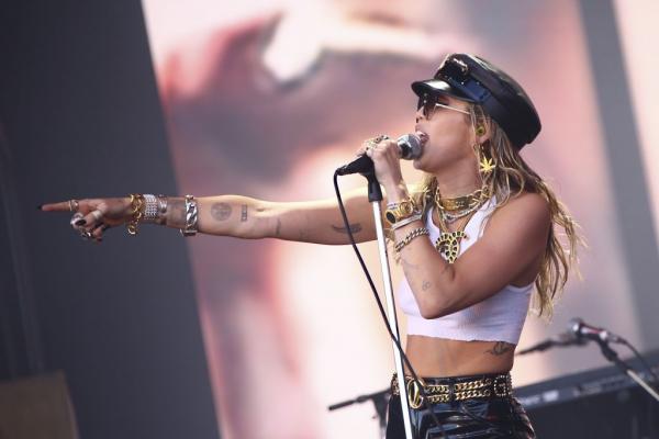 H Mάιλι Σάιρους άλλαξε άποψη για τους άνδρες