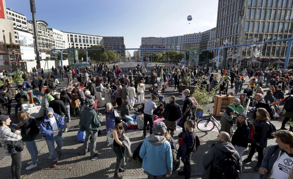 Βερολίνο : Παραλύει το κέντρο από τις συγκεντρώσεις για το κλίμα