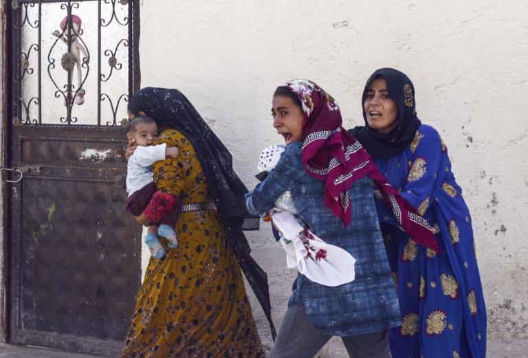 Εφιάλτης στη Συρία : Εικόνες νεκρών παιδιών – Άπραγη η διεθνής κοινότητα