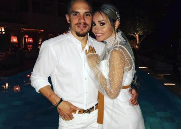 Βασιλική Μιλλούση : Το τρυφερό φιλί στον Λευτέρη Πετρούνια