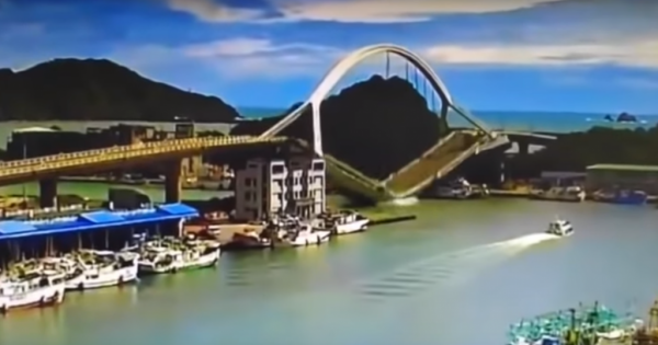 Ταϊβάν : Έξι άνθρωποι παγιδευμένοι μετά την κατάρρευση γέφυρας