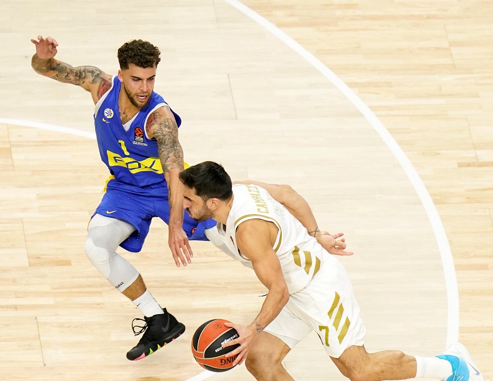 Euroleague: Αφαιρέθηκαν τα αυτοκόλλητα από τα παρκέ (pic)