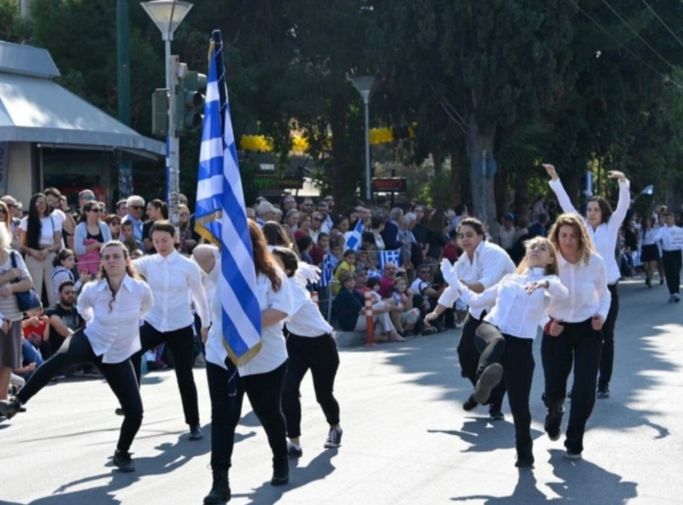 Οταν η Ελλάδα κάνει… silly wallks στον «τζάμπα» πατριωτισμό