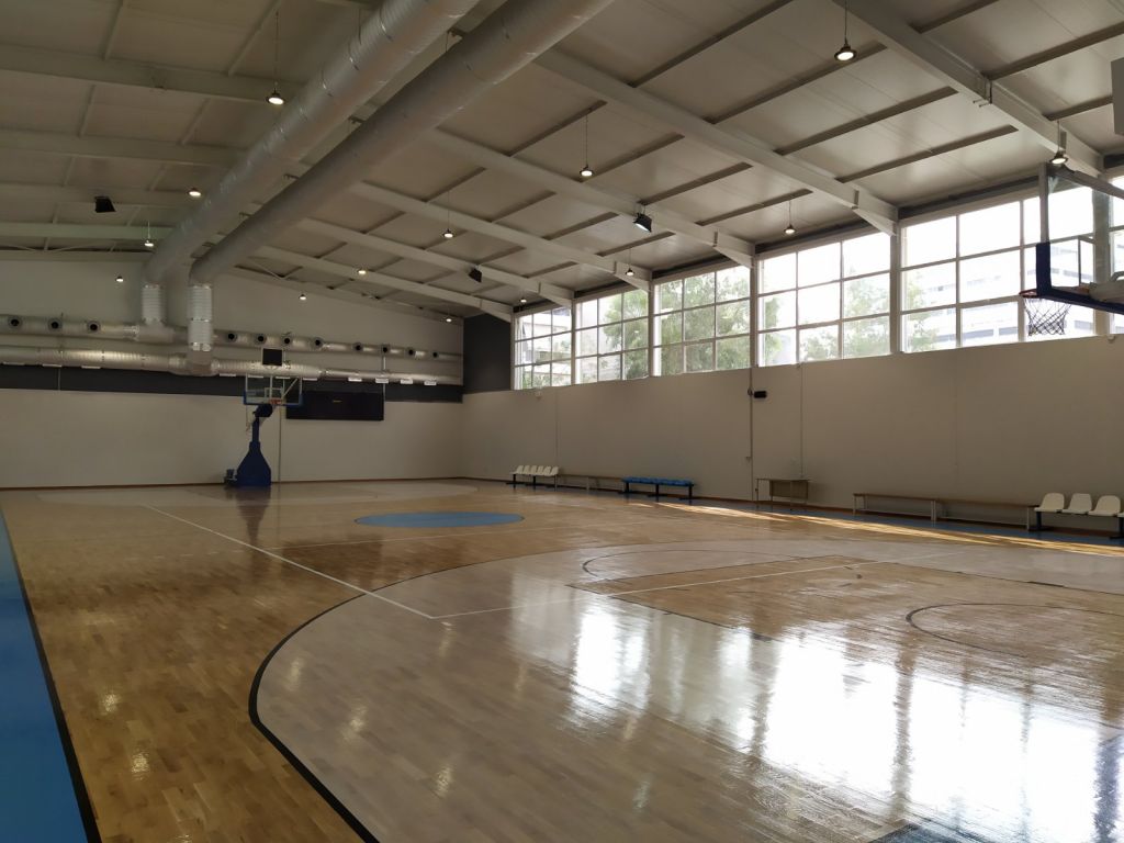 Δήμος Πειραιά : Παρέλαβε το ανακαινισμένο κλειστό γήπεδο μπάσκετ Καμινίων