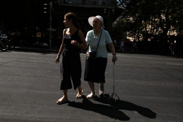 Τα άτομα που περπατάνε αργά είναι πιο γερασμένα σε ηλικία 45 ετών