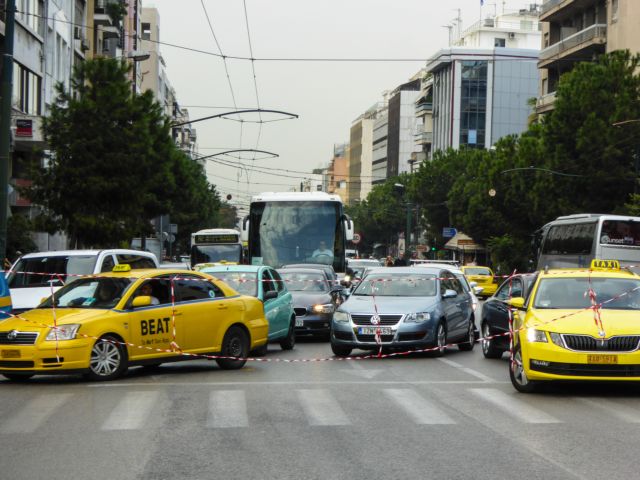 Κίνηση: Στο «κόκκινο» ο οδικός χάρτης της Αθήνας – Σημειωτόν οι οδηγοί